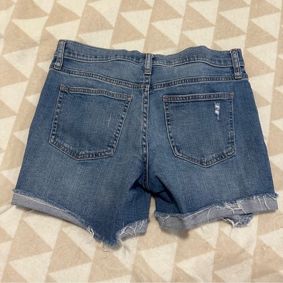 Gap 5” distressed medium wash cuffed shorts - Picture 3 of 6